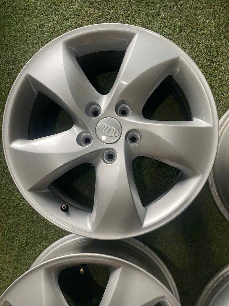Mâm Kia Carens lắp lốp 215/50R17