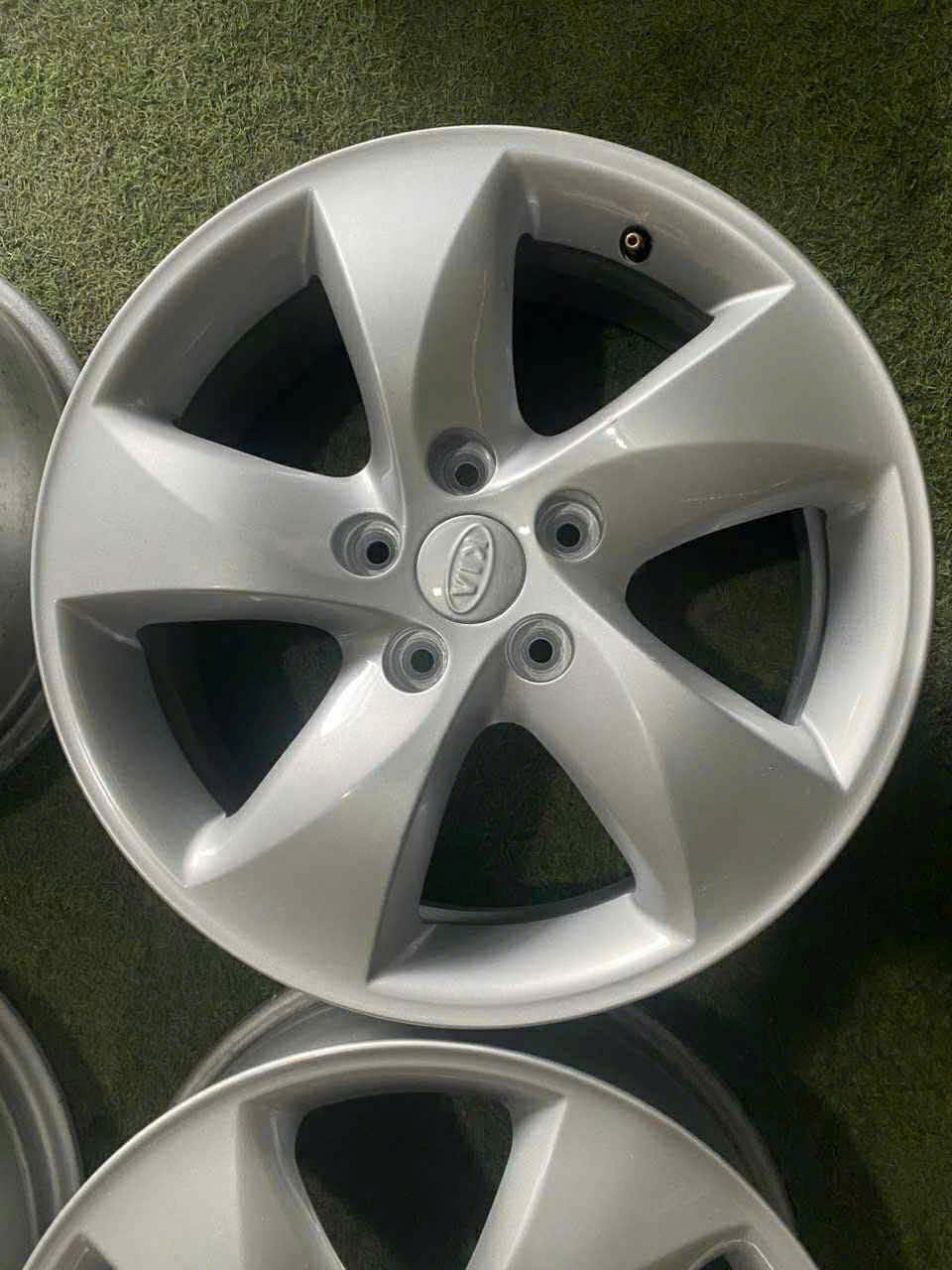 Mâm Kia Carens lắp lốp 215/50R17