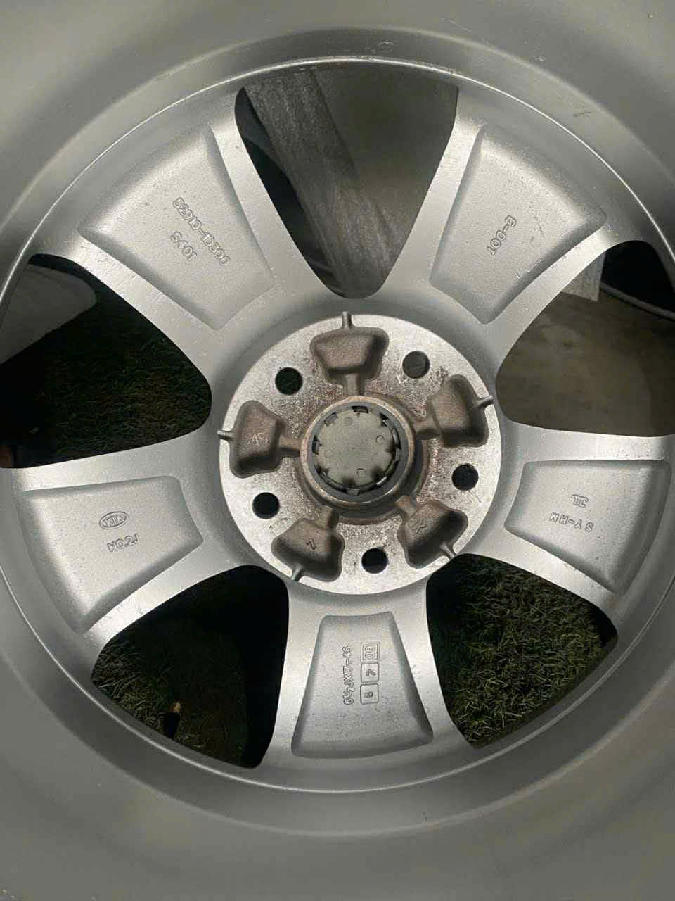 Mâm Kia Carens lắp lốp 215/50R17