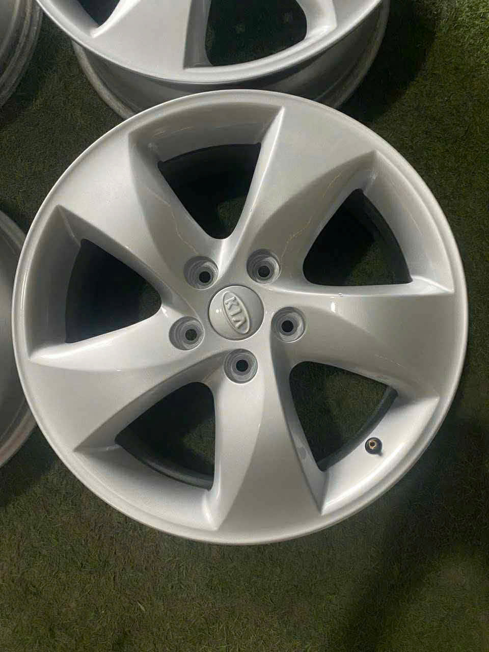 Mâm Kia Carens lắp lốp 215/50R17