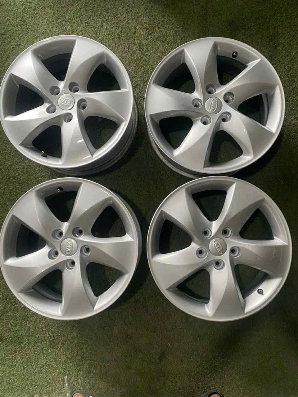 Mâm Kia Carens lắp lốp 215/50R17
