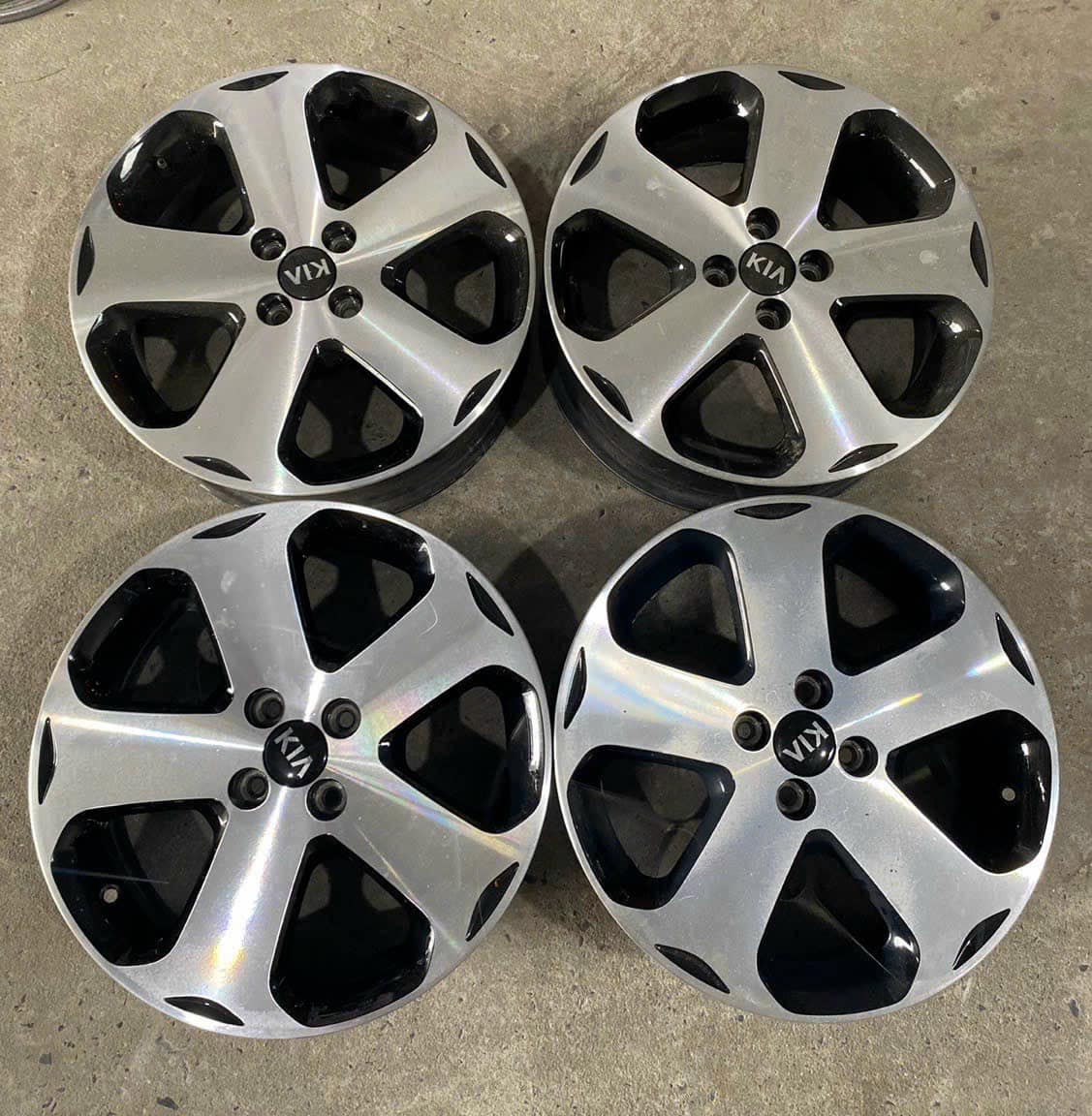 Mâm Kia Rio lắp lốp 205/45R17 theo xe