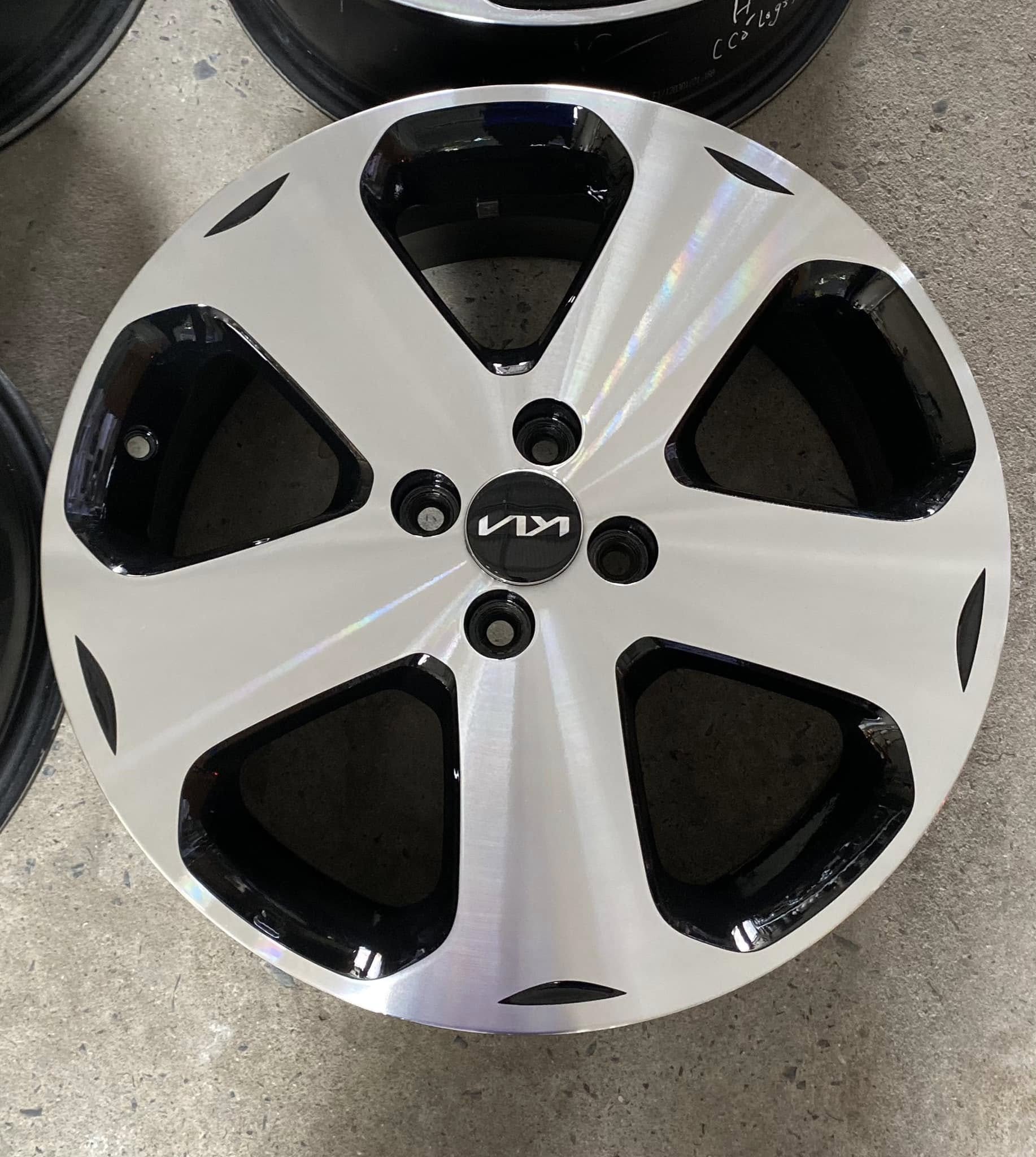 Mâm Kia Rio lắp lốp 205/45R17 theo xe