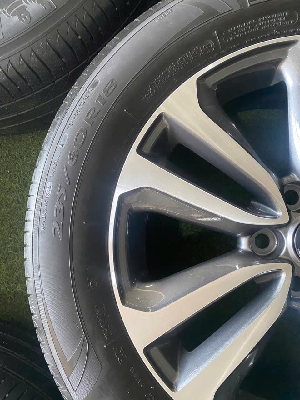 Mâm Kia Sedona lắp lốp 235/60R18