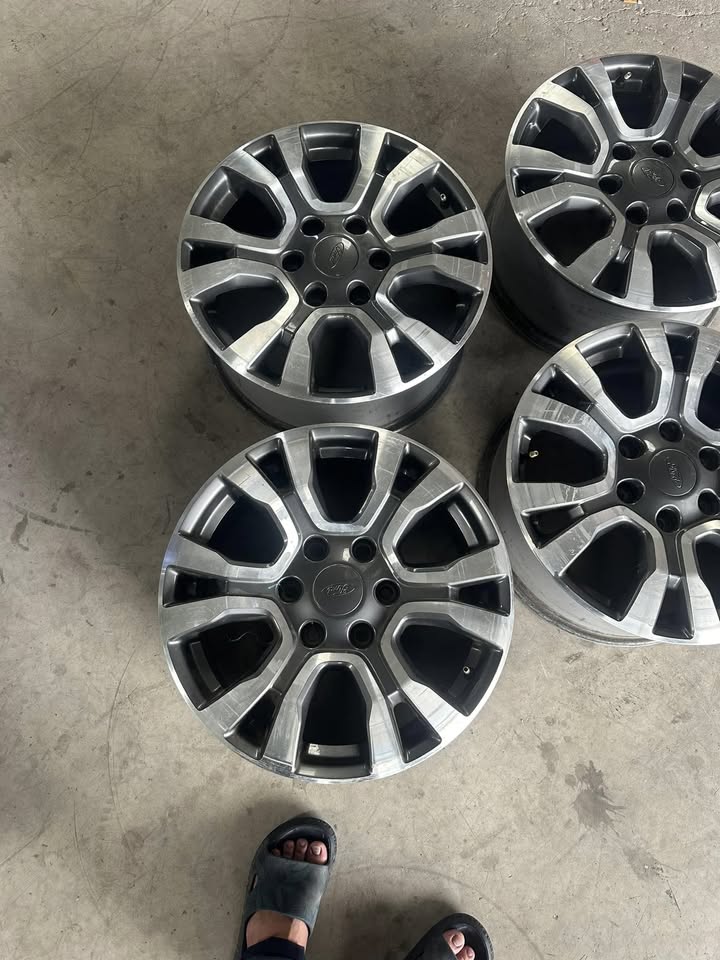 Mâm Ford Ranger Wildtrak 3.2 lắp lốp 265/65R18