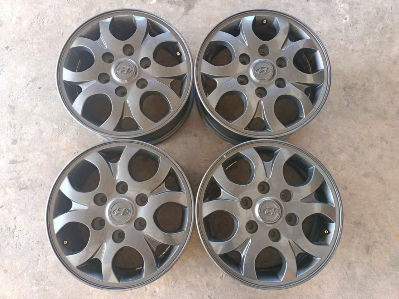 Mâm Lazang Hyundai Starex 16 inch chính hãng tháo xe