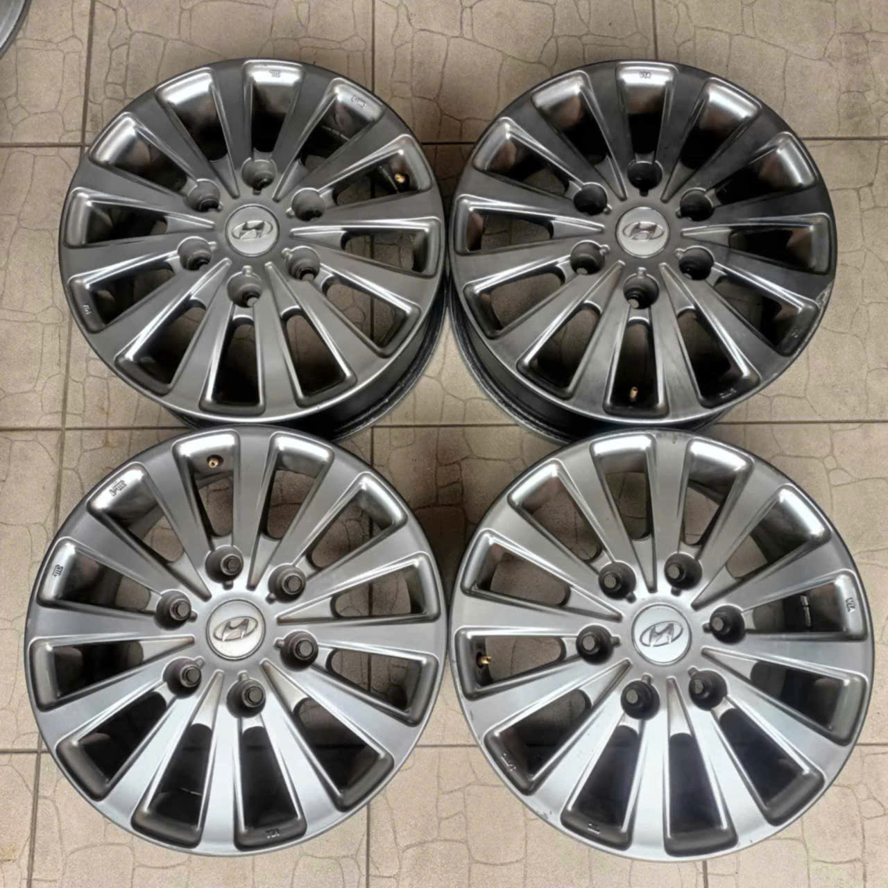 Mâm Lazang Hyundai Starex 16 inch tháo xe lắp lốp 215/70R16