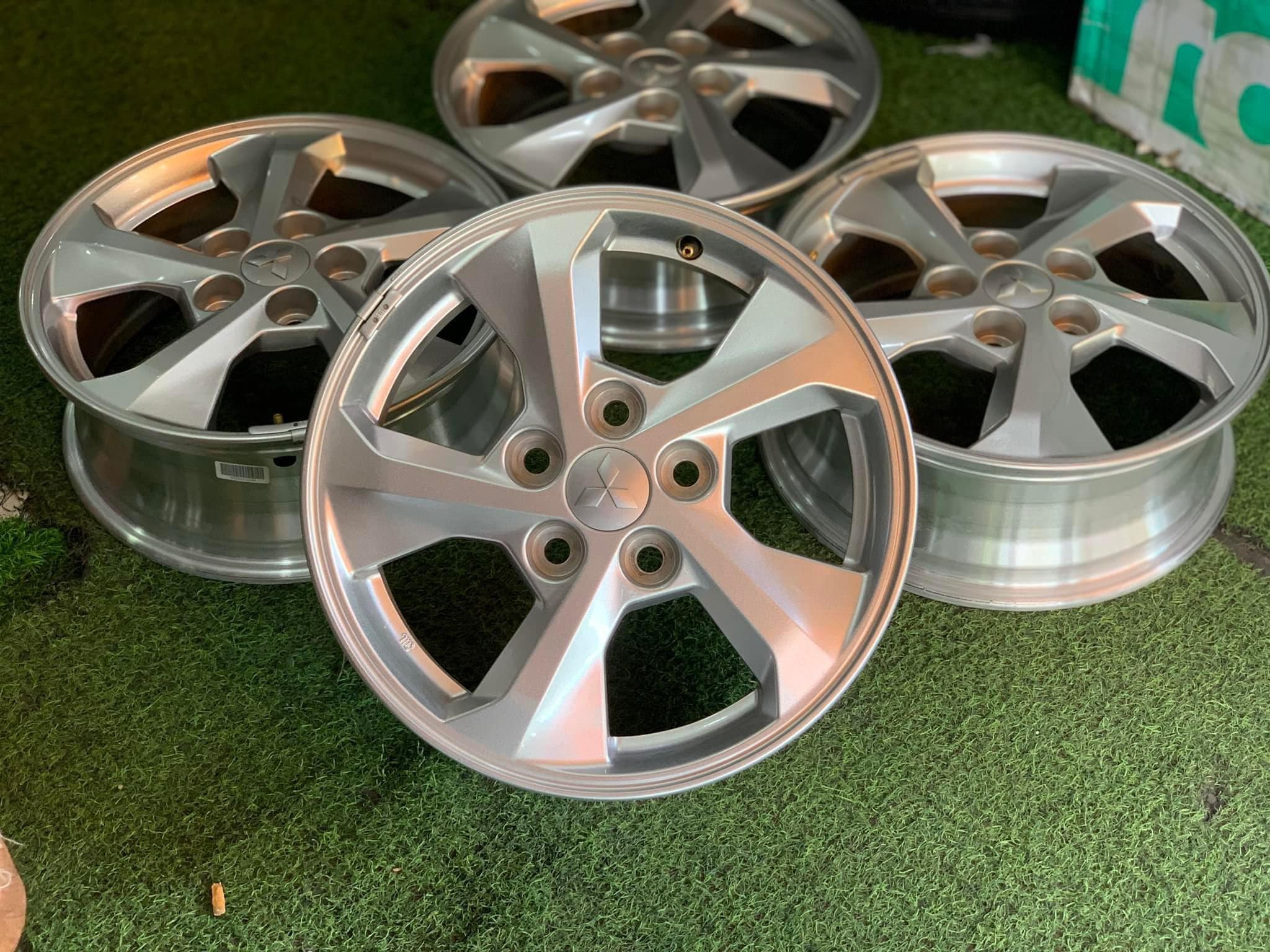 Mâm lazang 2023 Mitsubishi Xpander Eco 16 inch chính hãng tháo xe