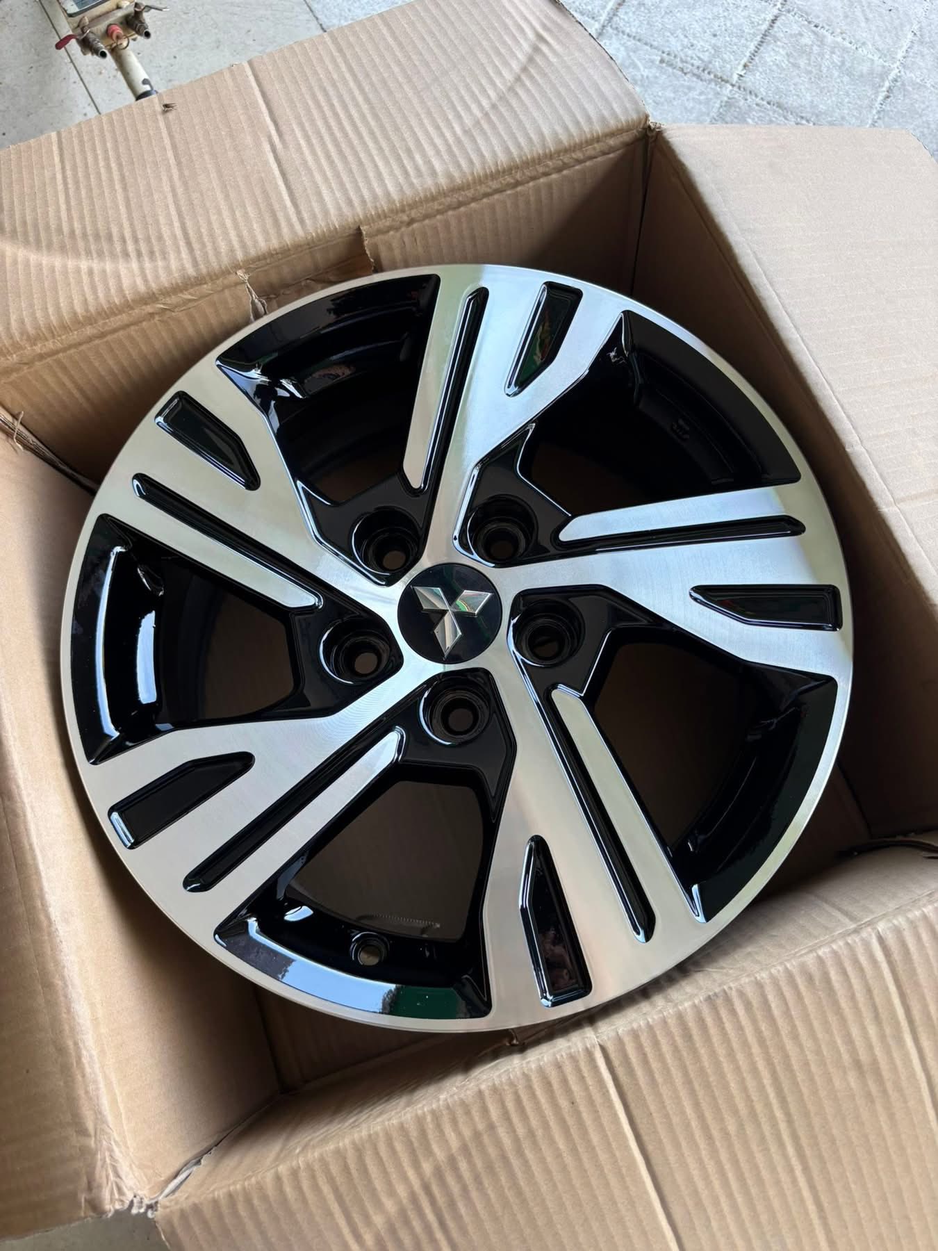 Bộ mâm lazang Mitsubishi Xpander 16 inch lắp lốp 205/55R16