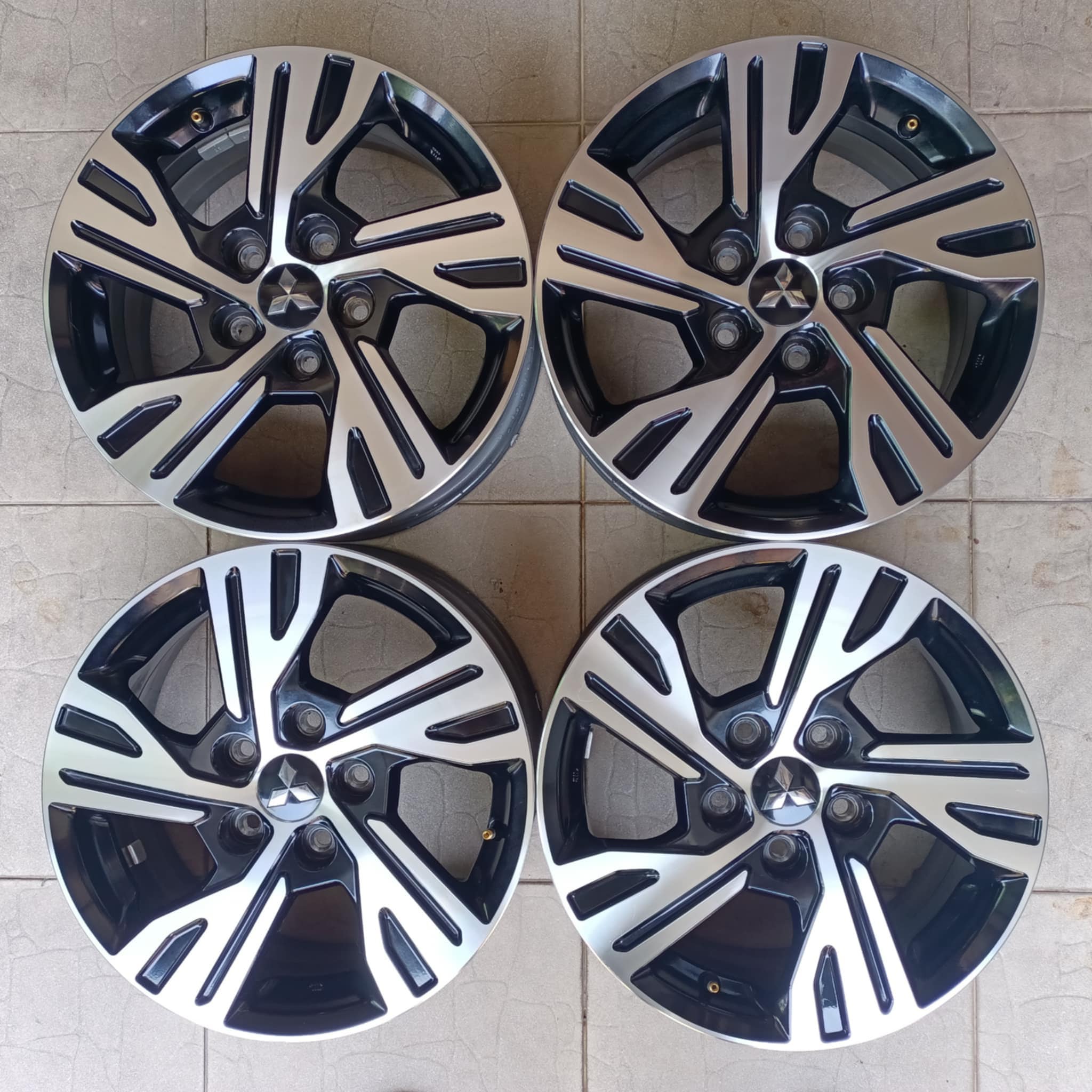 Bộ mâm lazang Mitsubishi Xpander 16 inch lắp lốp 205/55R16