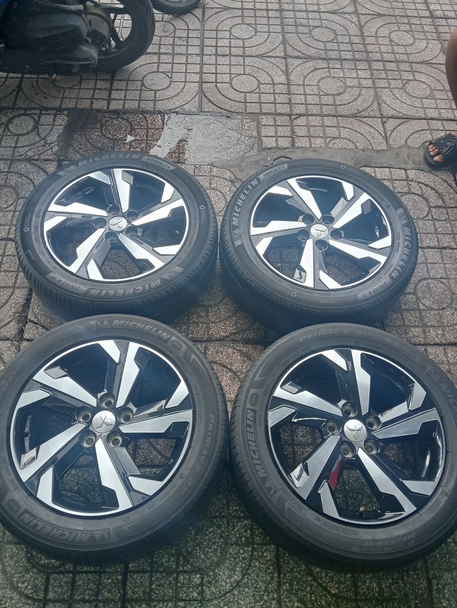 Mâm Lazang 2022-2025 Mitsubishi Xpander Premium 17 inch chính hãng tháo xe