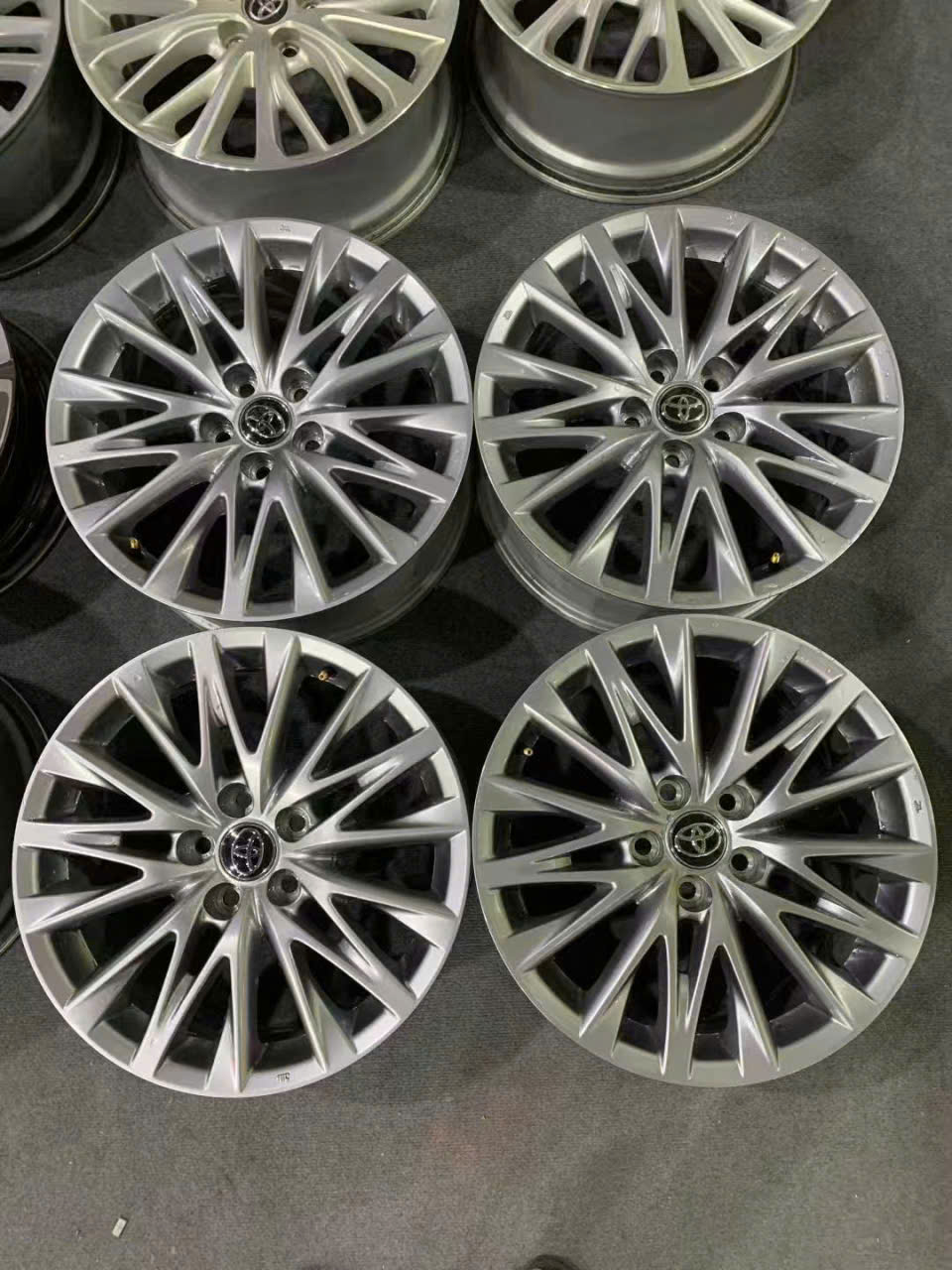 Mẫu mâm lazang theo xe 18 inch lắp Vinfast Limo Green