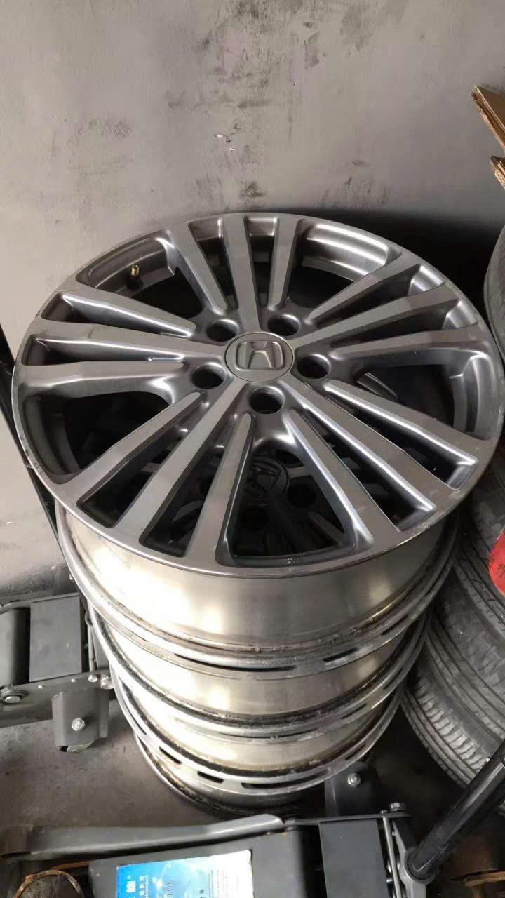 Mẫu mâm lazang theo xe 18 inch lắp Vinfast Limo Green