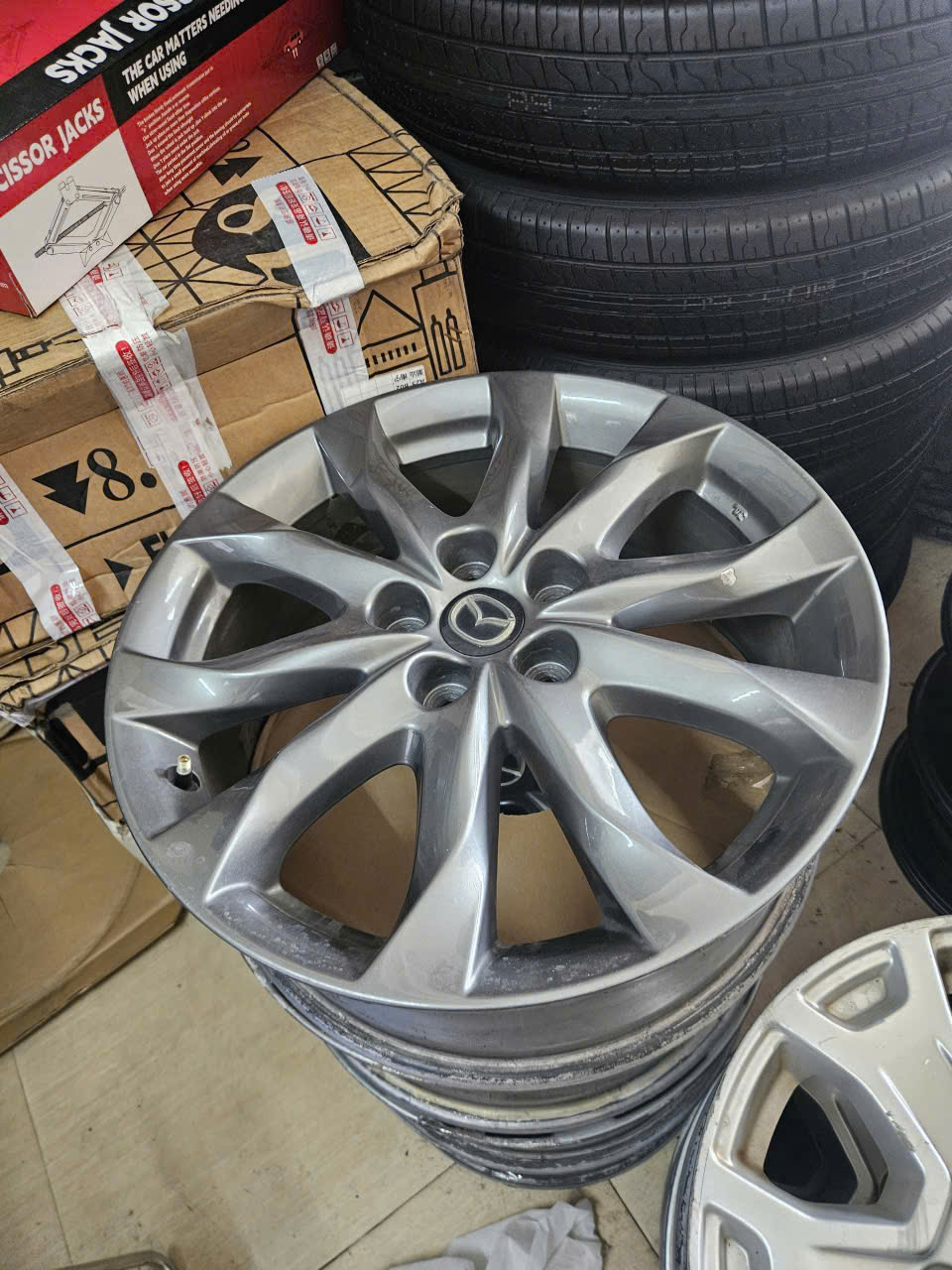 Mẫu mâm lazang theo xe 18 inch lắp Vinfast Limo Green