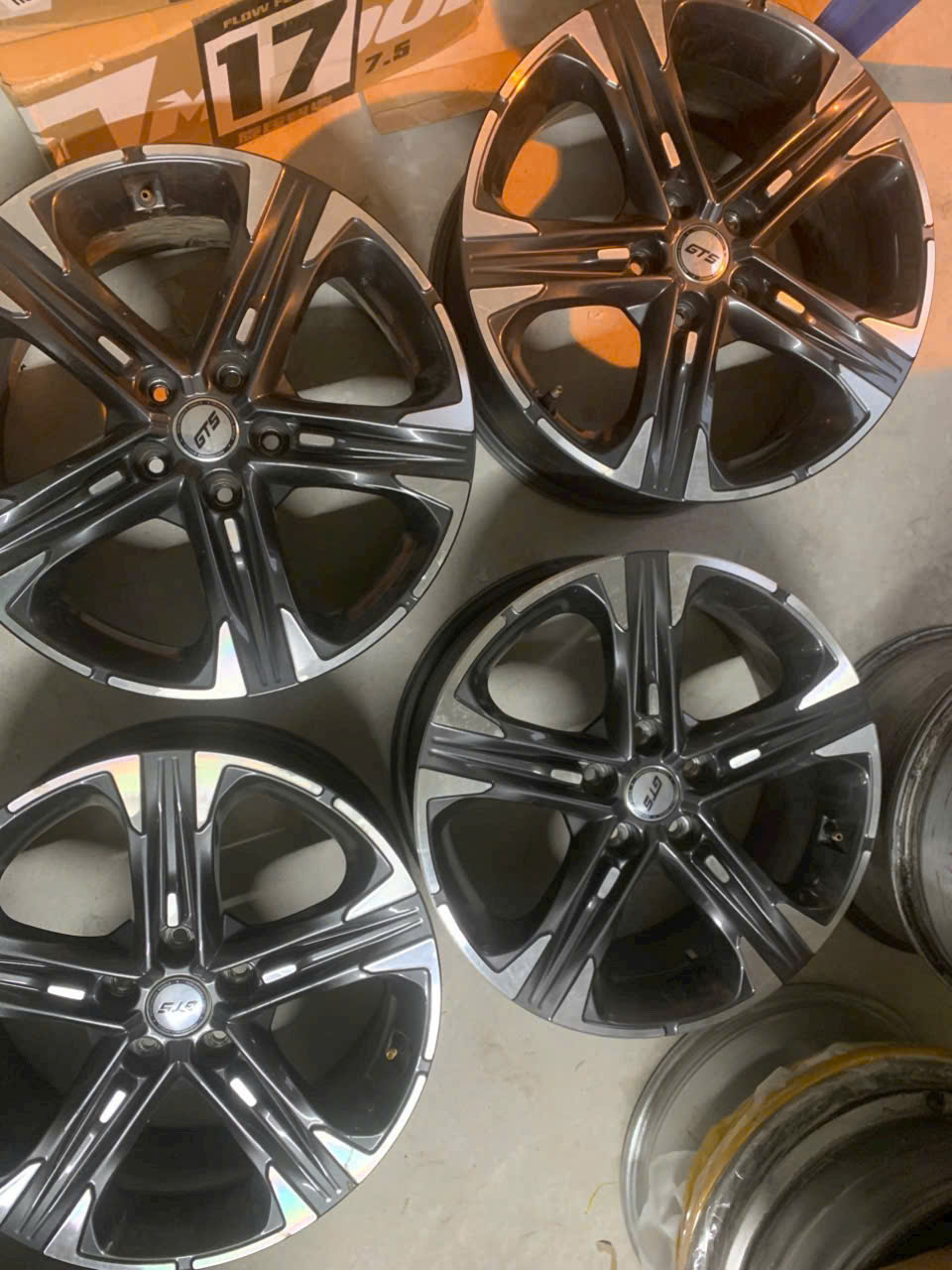 Mẫu mâm lazang theo xe 18 inch lắp Vinfast Limo Green