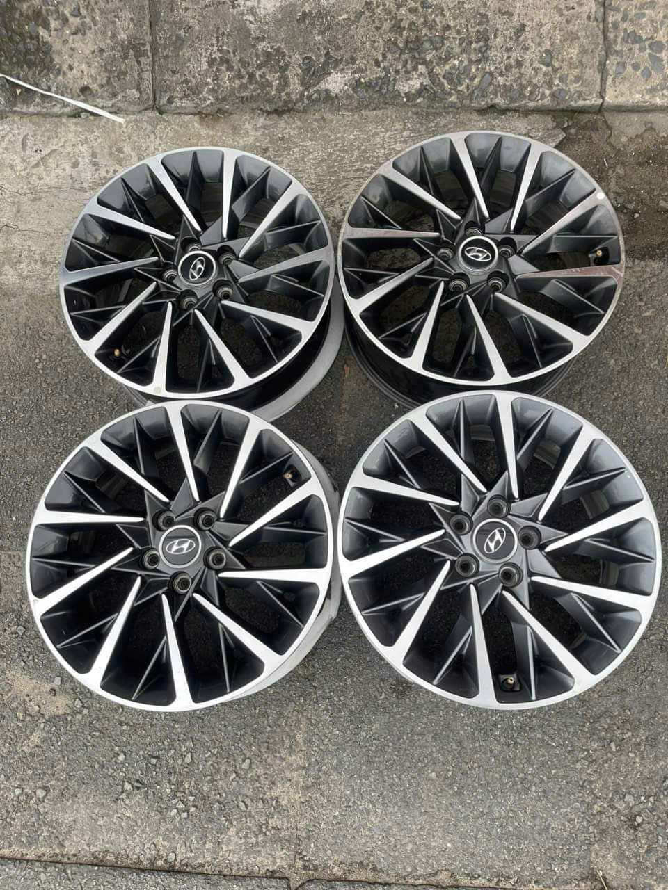 Mẫu mâm lazang theo xe 18 inch lắp Vinfast Limo Green