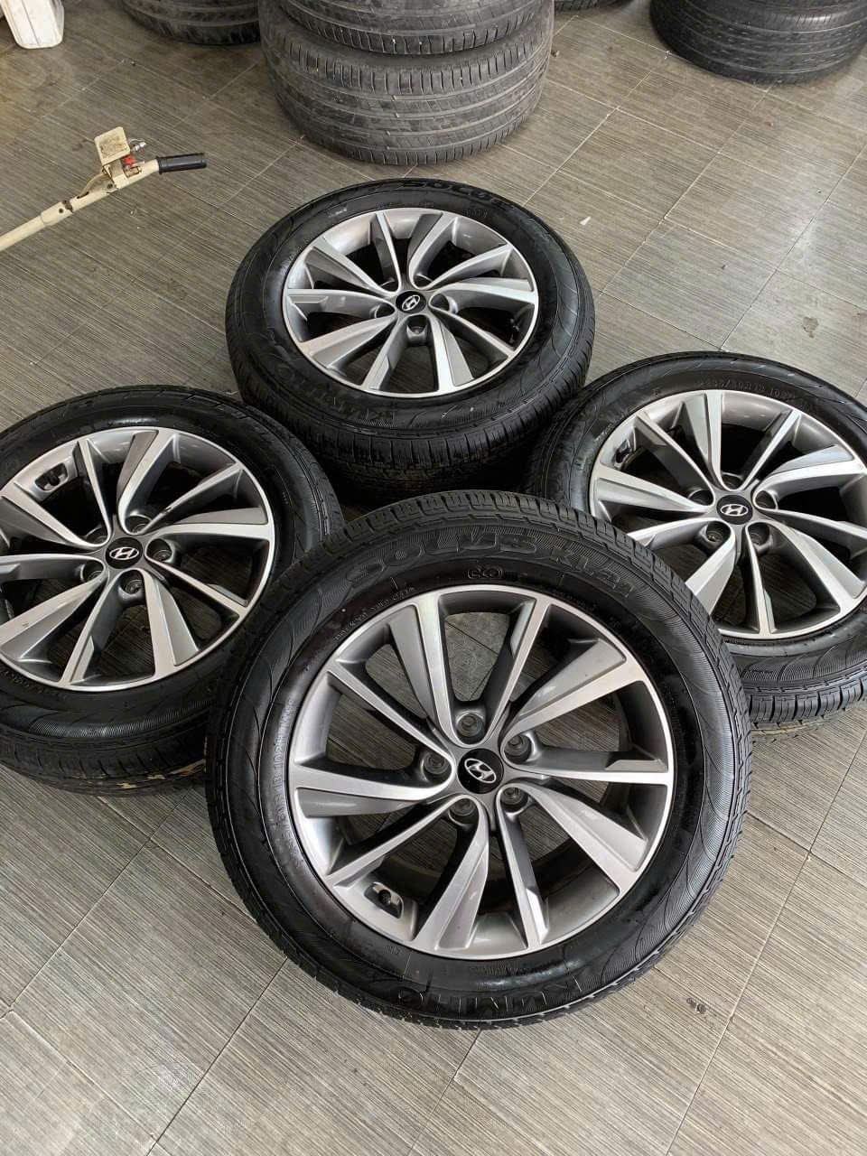 Mẫu mâm lazang theo xe 18 inch lắp Vinfast Limo Green