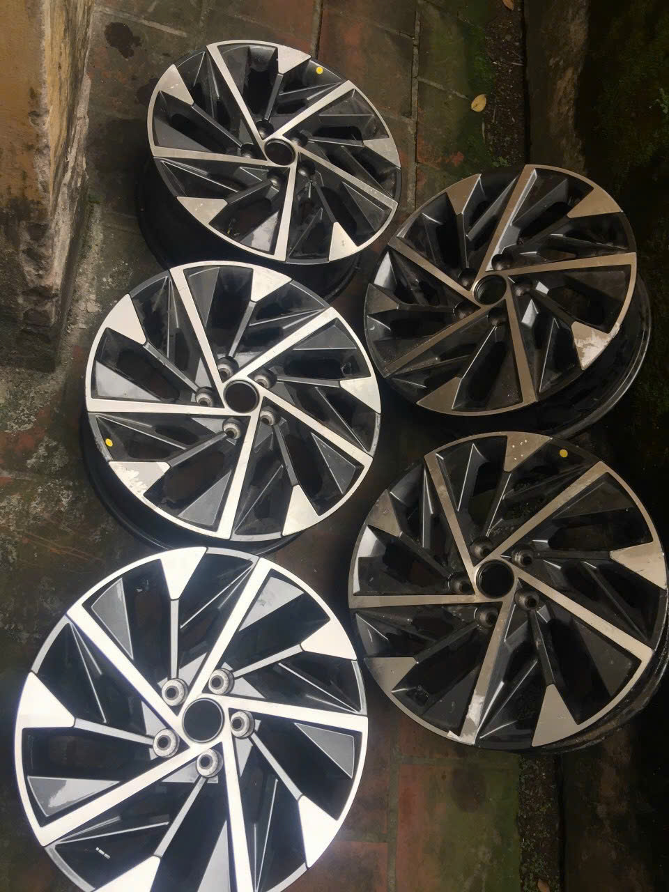 Mẫu mâm lazang theo xe 18 inch lắp Vinfast Limo Green