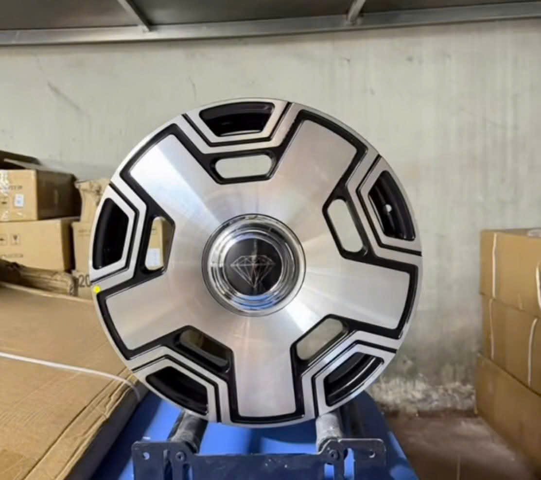 Mẫu mâm lazang theo xe 18 inch lắp Vinfast Limo Green