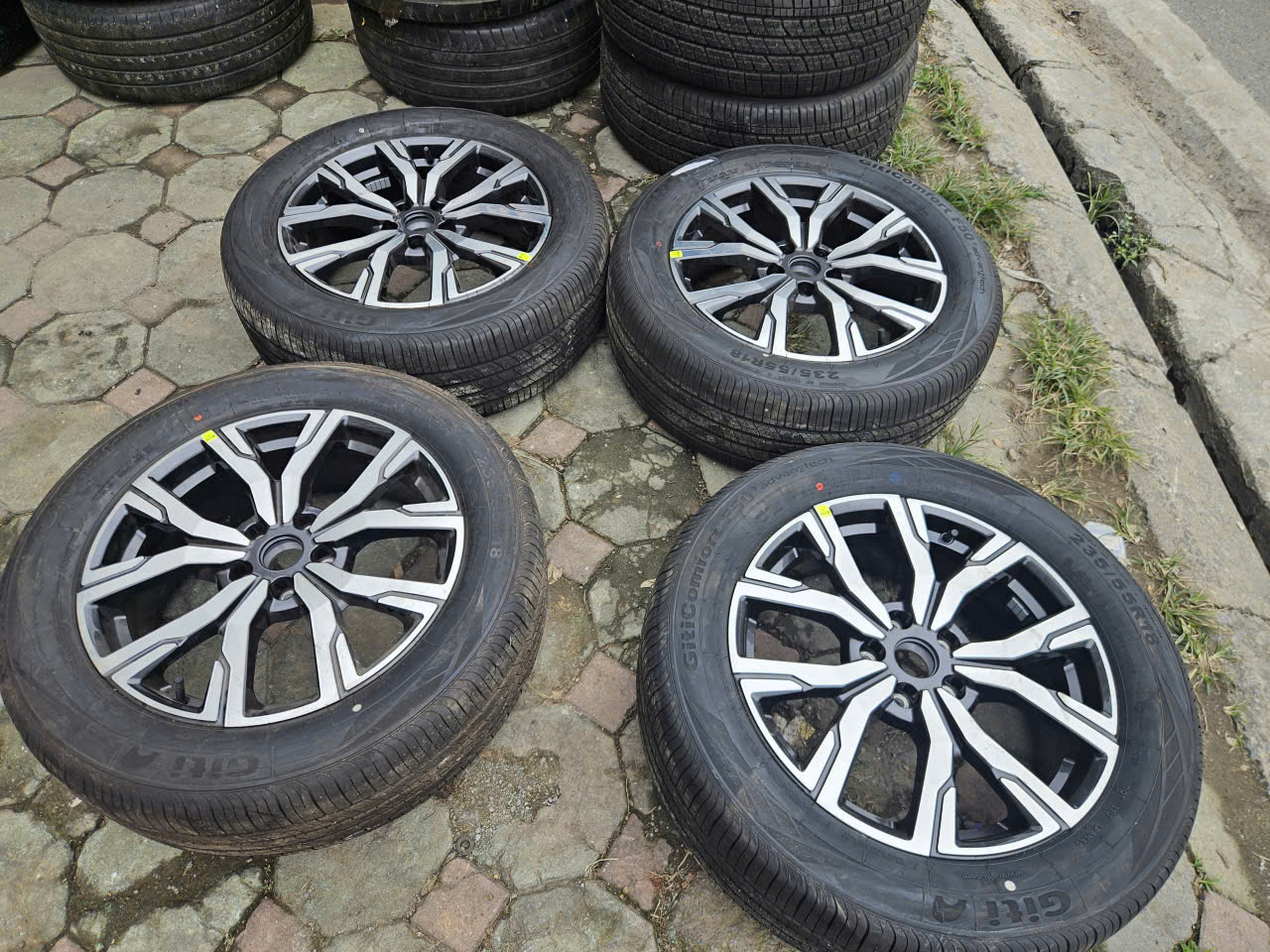 Mâm lazang lốp Ford Territory 2025 19 inch lốp 235/50R19 Goodyear mới 100%