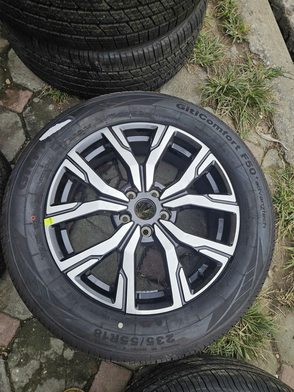 Mâm lazang lốp Ford Territory 2025 18 inch lốp 235/55R18 Giti mới 100%