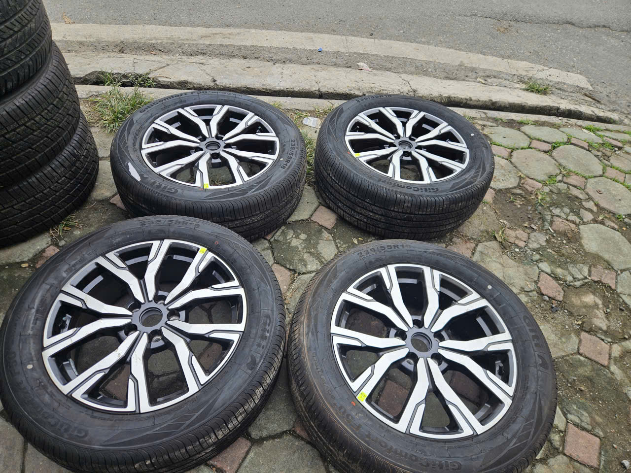 Mâm lazang lốp Ford Territory 2025 18 inch lốp 235/55R18 Giti mới 100%