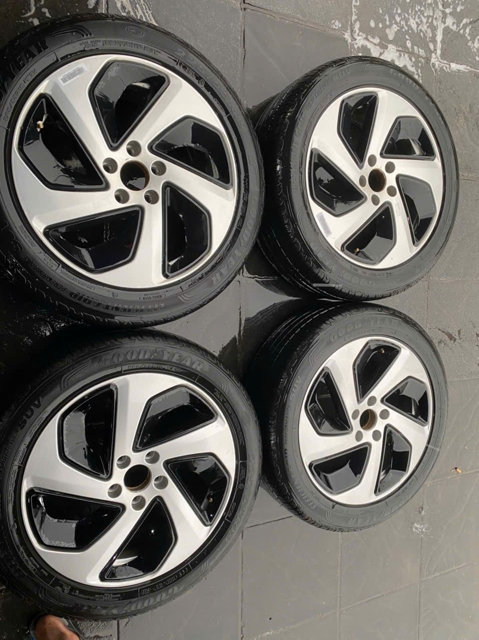 Mâm Lazang 2025 Vinfast VF8 Eco 19 inch chính hãng tháo xe