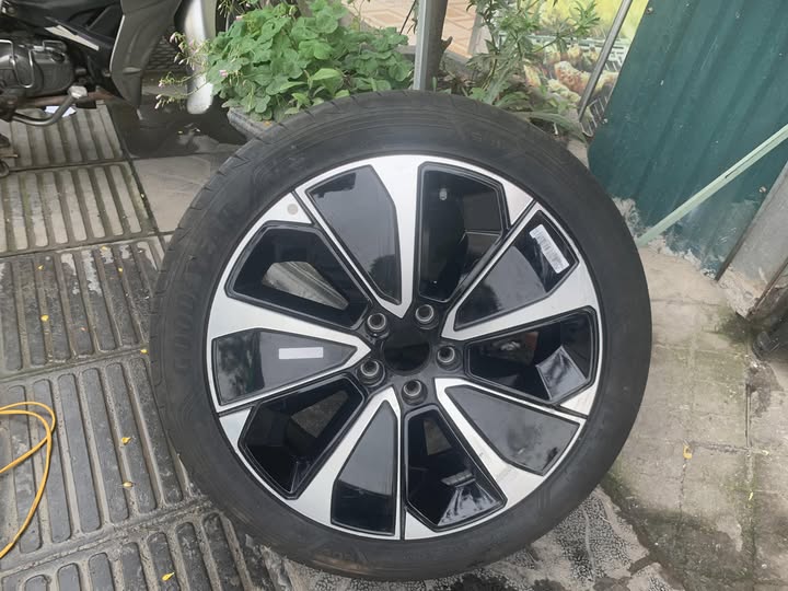 Mâm Lazang 2025 Vinfast Vf8 Plus 20 inch chính hãng tháo xe