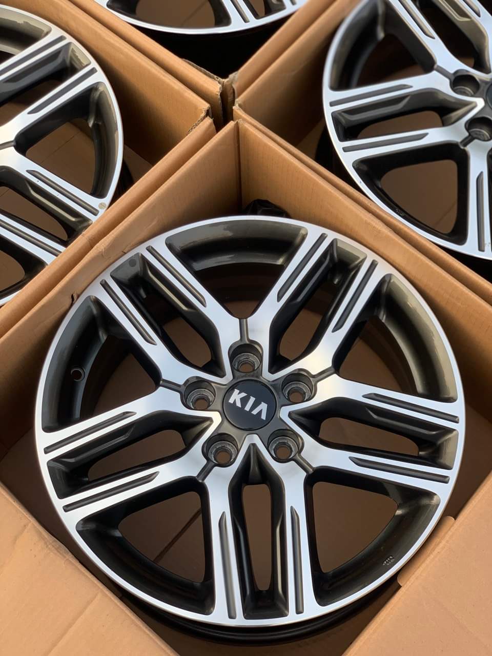 Mâm Kia Cerato lắp lốp 225/45R17