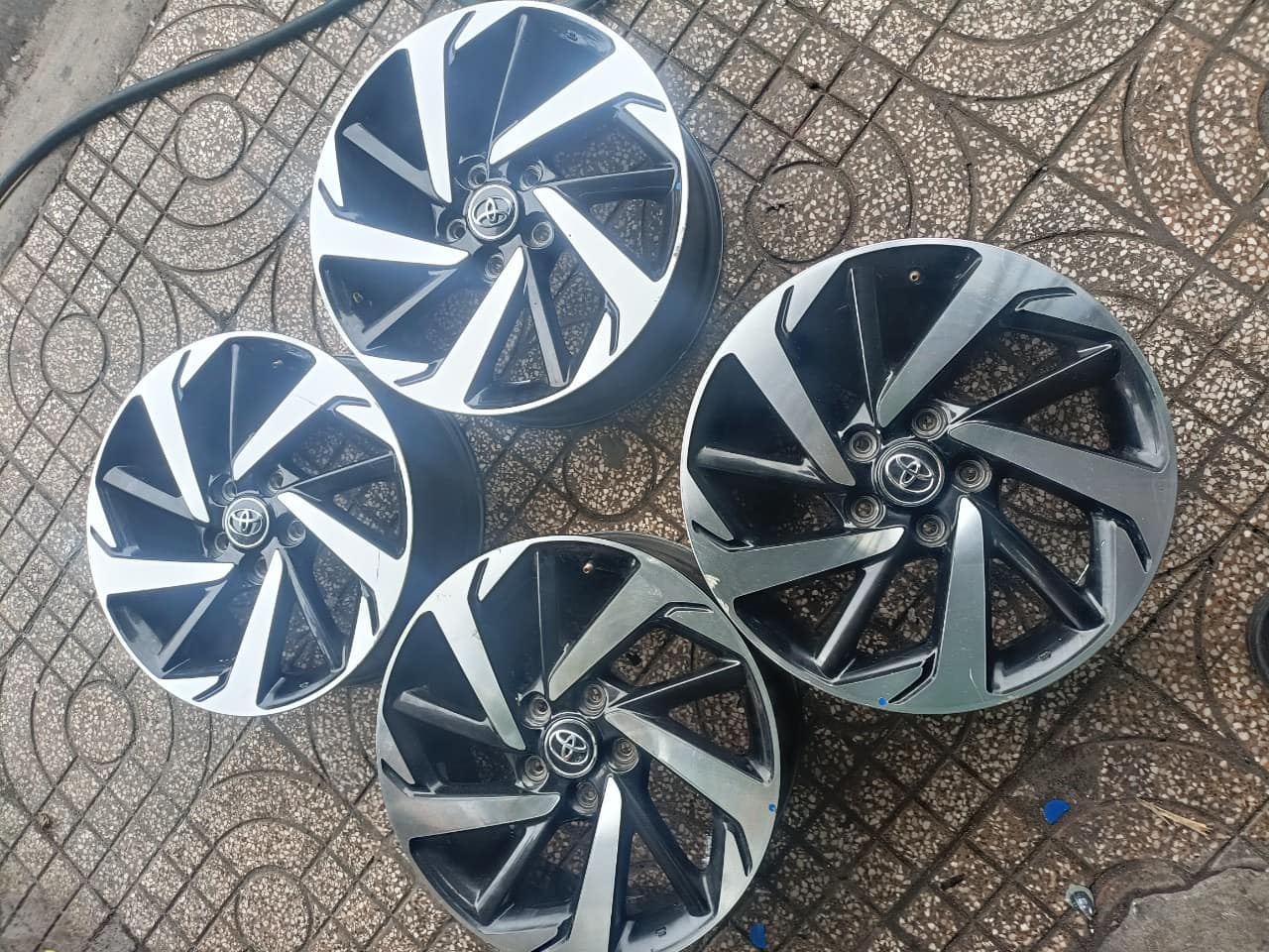 Bộ Mâm Lazang Toyota Rush  17 inch lắp lốp 215/60R17
