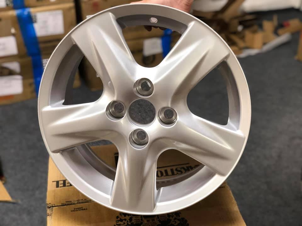 Mâm Lazang Toyota Vios 2009 15 inch lắp lốp 185/60R15