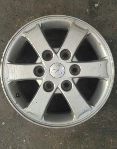 Mâm Mitsubishi Triton lắp lốp 215/80R16