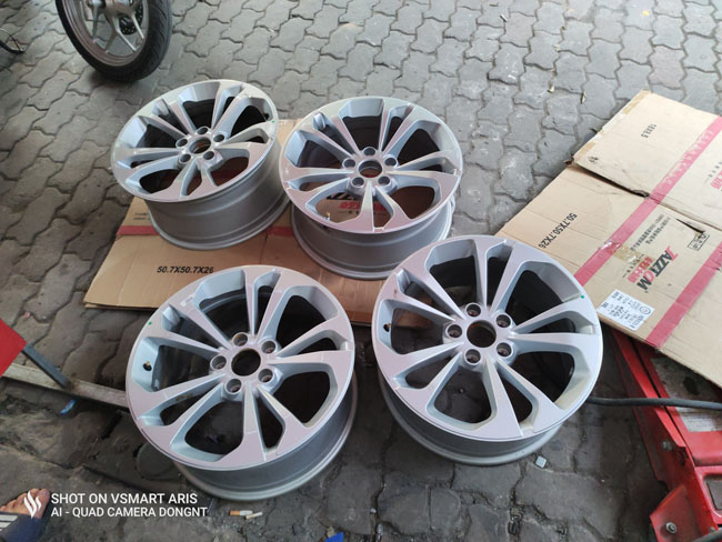Mâm Xe Vinfast Lux A2.0 lắp lốp 245/45R18 chính hãng giá hạt rẻ